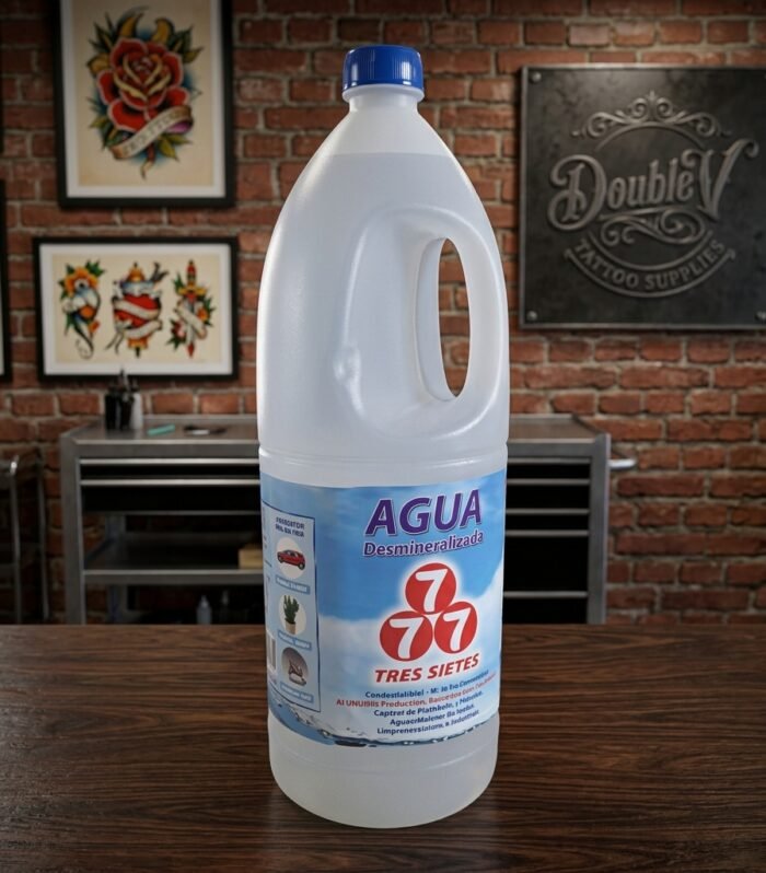 Agua desionizada Tres Sietes 4L, para limpieza por ultrasonidos de instrumental de tatuaje